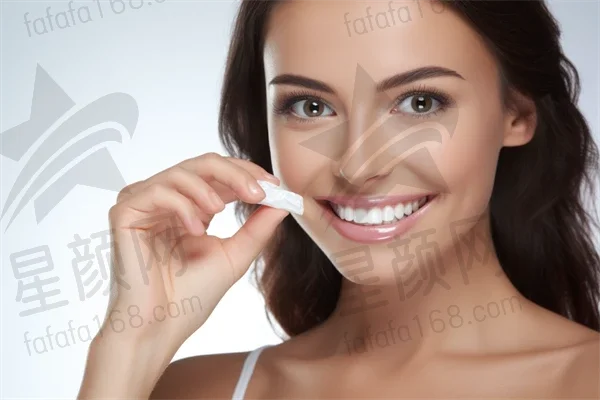 宁德牙齿美白费用是多少？2025年牙齿美白价格表揭晓，顺便了解牙贴面的价格信息。