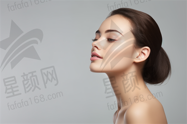 在进行玻尿酸丰眉弓攻略的当天，我整理了10家私立医院的资料，终选定了两家并收集了相关评价。