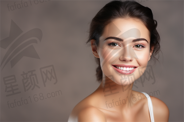 玻尿酸垫下巴攻略：经过仔细筛选与评价，我终锁定了两家私立医院的真实体验分享。